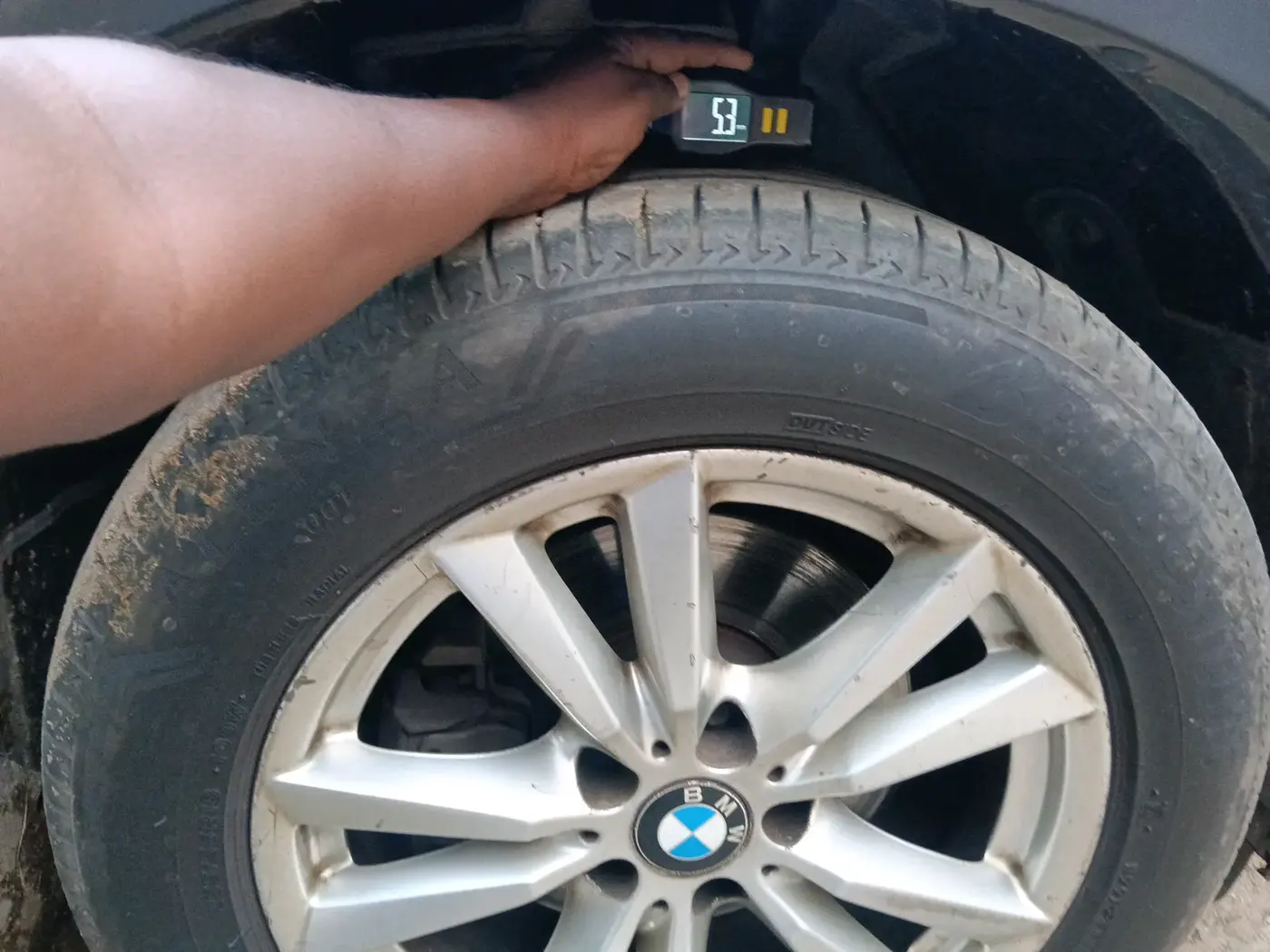2016 BMW X5 XDRIVE 30 D, Diesel, Automatic, 1,18,000 km, tyre