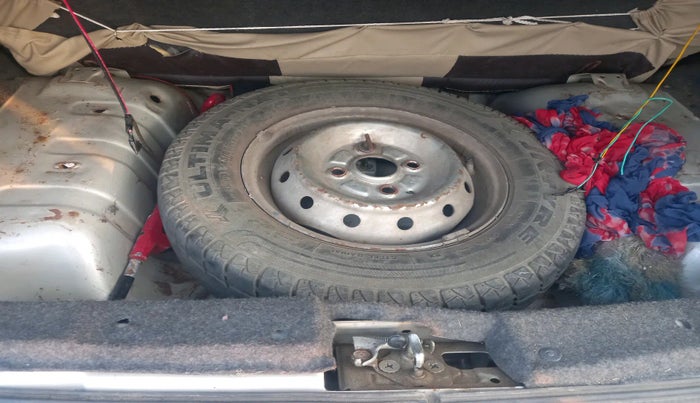 2010 Maruti Alto LXI, Petrol, Manual, 70,248 km, tyre