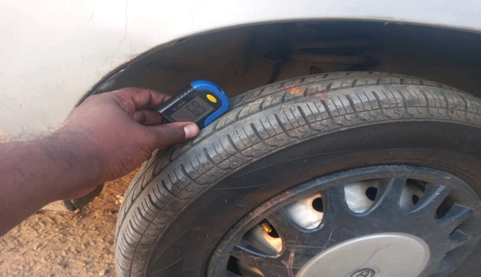 2010 Maruti Alto LXI, Petrol, Manual, 70,248 km, tyre