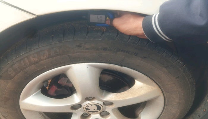 2013 Skoda Rapid ELEGANCE 1.6 TDI CR MT, Diesel, Manual, 1,04,446 km, tyre