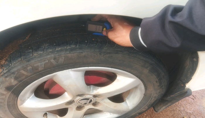 2013 Skoda Rapid ELEGANCE 1.6 TDI CR MT, Diesel, Manual, 1,04,446 km, tyre