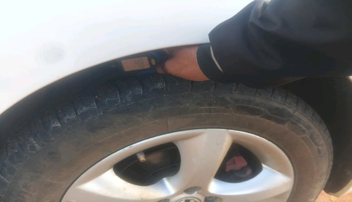 2013 Skoda Rapid ELEGANCE 1.6 TDI CR MT, Diesel, Manual, 1,04,446 km, tyre