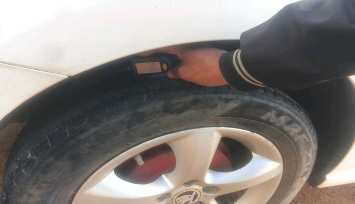 2013 Skoda Rapid ELEGANCE 1.6 TDI CR MT, Diesel, Manual, 1,04,446 km, tyre