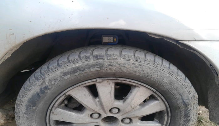 2011 Toyota Innova V 2.5 8 STR, Diesel, Manual, 1,82,352 km, tyre