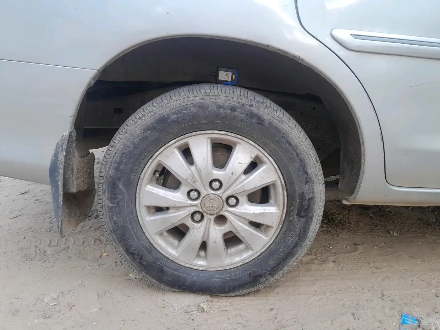 2011 Toyota Innova V 2.5 8 STR, Diesel, Manual, 1,82,352 km, tyre