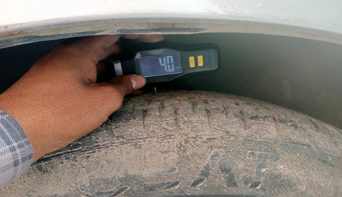 2010 Maruti Swift LXI, Petrol, Manual, 81,496 km, tyre