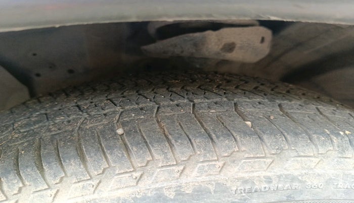 2013 Honda CRV 2.4L 2WD AT, Petrol, Automatic, 1,96,377 km, tyre