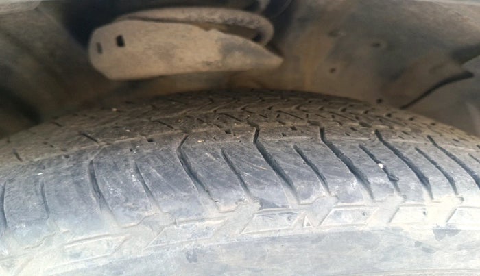 2013 Honda CRV 2.4L 2WD AT, Petrol, Automatic, 1,96,377 km, tyre