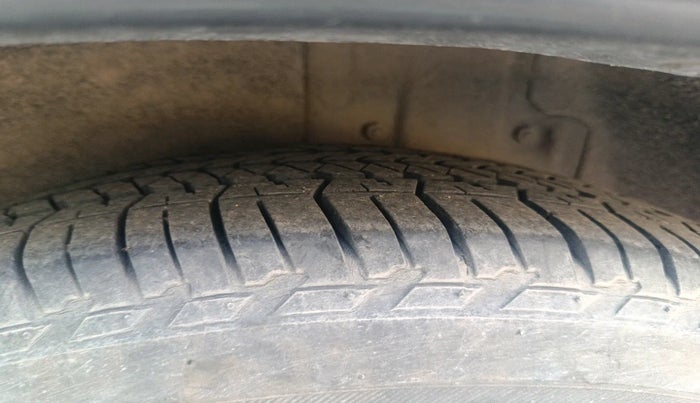 2013 Honda CRV 2.4L 2WD AT, Petrol, Automatic, 1,96,377 km, tyre