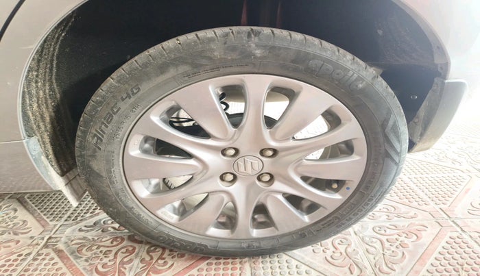 2017 Maruti Baleno ALPHA PETROL 1.2, Petrol, Manual, 32,731 km, tyre