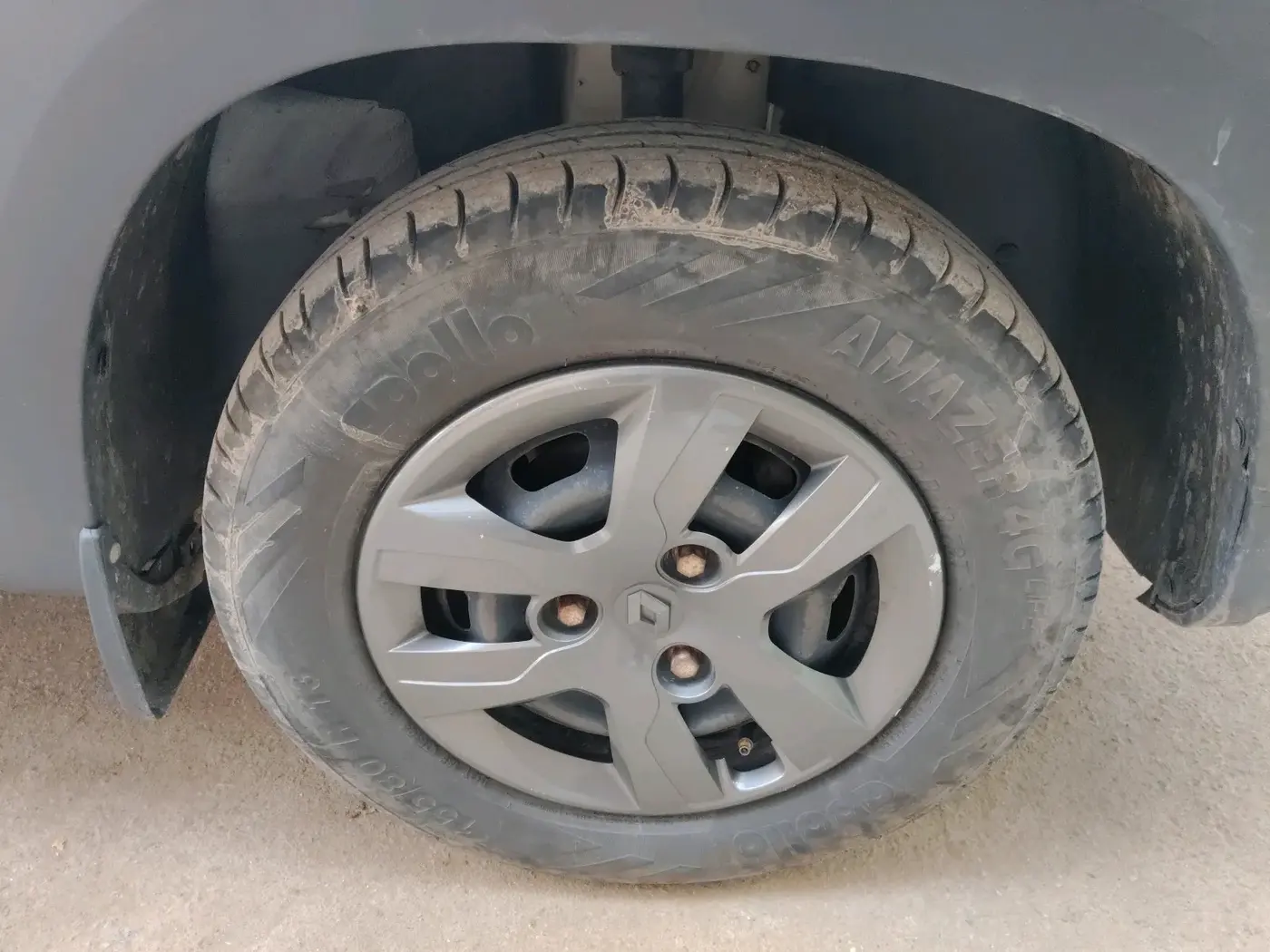 2018 Renault Kwid RXT 1.0, Petrol, Manual, 1,53,946 km, tyre