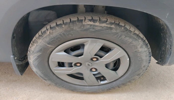 2018 Renault Kwid RXT 1.0, Petrol, Manual, 1,53,946 km, tyre