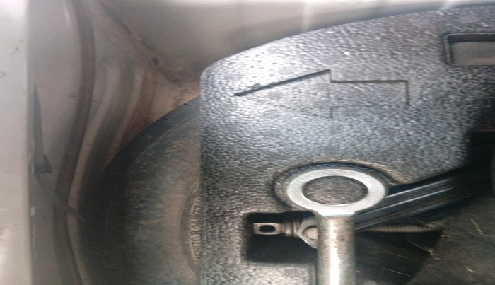 2010 Chevrolet Beat LT PETROL, Petrol, Manual, 83,102 km, tyre