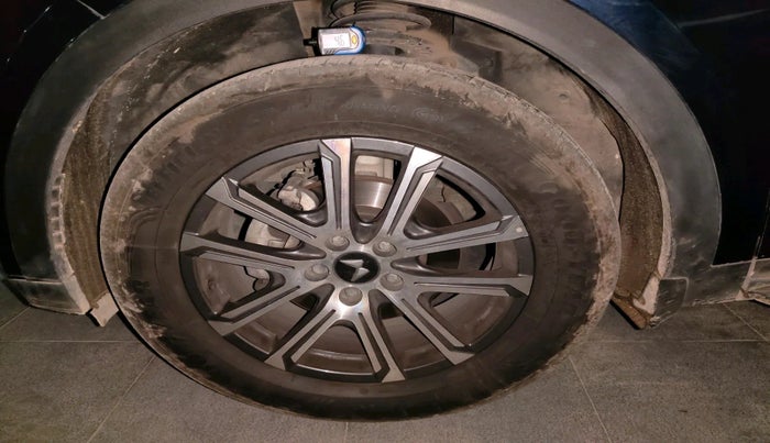 2024 Mahindra XUV700 AX7 Petrol MT 7 STR, Petrol, Manual, 15,288 km, tyre