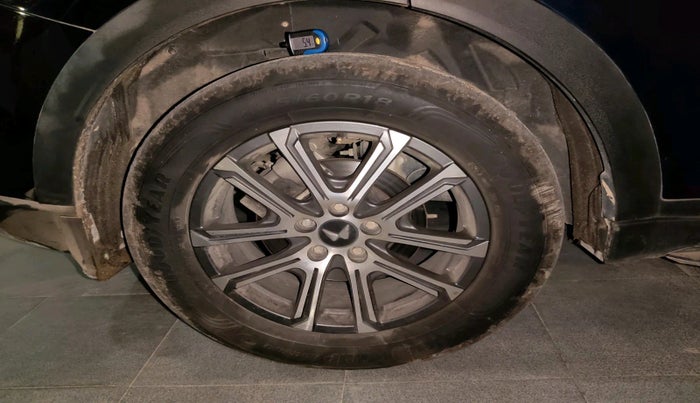 2024 Mahindra XUV700 AX7 Petrol MT 7 STR, Petrol, Manual, 15,288 km, tyre