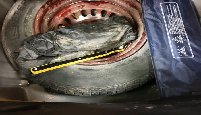 2024 Nissan MAGNITE XL, Petrol, Manual, 15,270 km, tyre