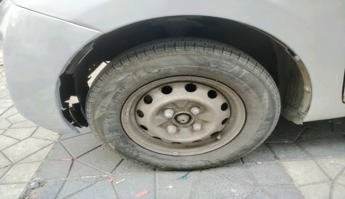 2012 Hyundai Eon ERA +, Petrol, Manual, 1,34,406 km, tyre