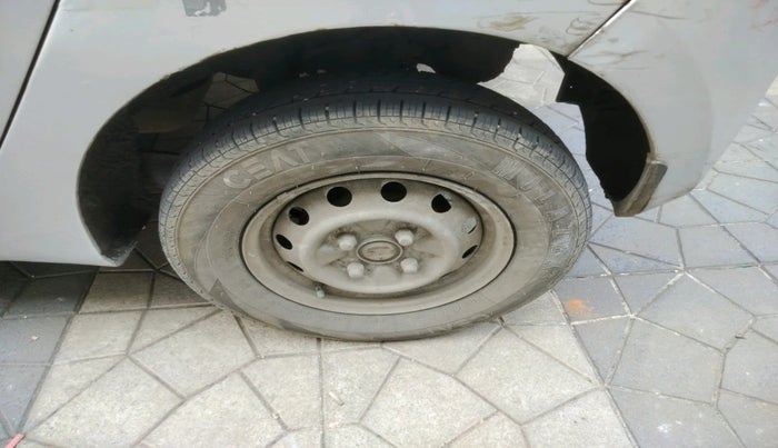 2012 Hyundai Eon ERA +, Petrol, Manual, 1,34,406 km, tyre