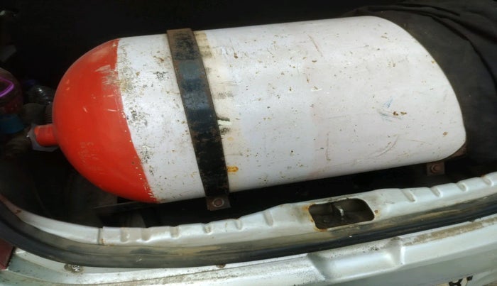 2012 Hyundai Eon ERA +, Petrol, Manual, 1,34,406 km, tyre