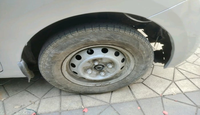 2012 Hyundai Eon ERA +, Petrol, Manual, 1,34,406 km, tyre