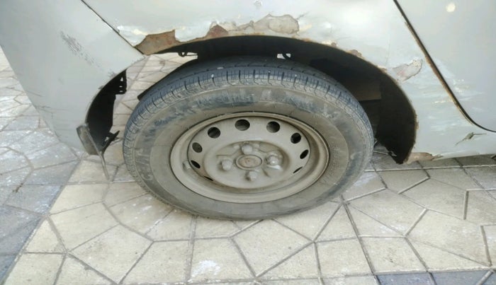 2012 Hyundai Eon ERA +, Petrol, Manual, 1,34,406 km, tyre