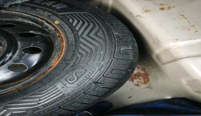 2011 Maruti Swift Dzire VXI, Petrol, Manual, 73,094 km, tyre