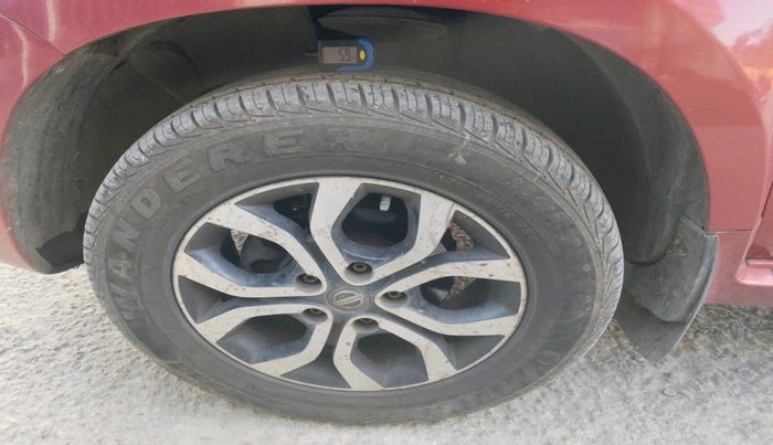 2014 Nissan Terrano XL D PLUS, Diesel, Manual, 2,22,661 km, tyre