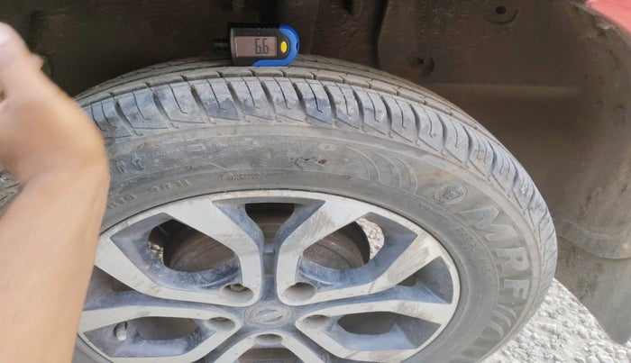 2014 Nissan Terrano XL D PLUS, Diesel, Manual, 2,22,661 km, tyre