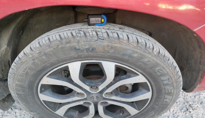 2014 Nissan Terrano XL D PLUS, Diesel, Manual, 2,22,661 km, tyre