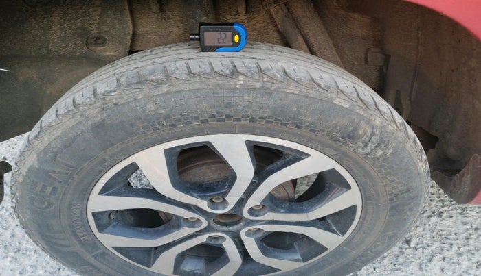 2014 Nissan Terrano XL D PLUS, Diesel, Manual, 2,22,661 km, tyre