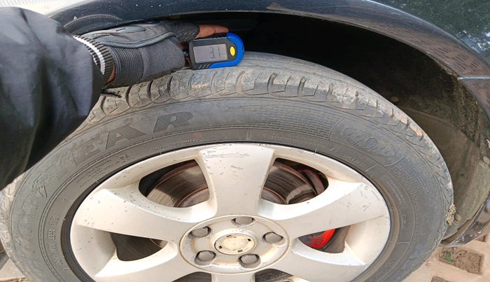 2010 Skoda Laura ELEGANCE 1.9 TDI AT, Diesel, Automatic, 2,31,652 km, tyre