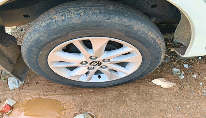 2018 Toyota Innova Crysta 2.4 VX 7 STR, Diesel, Manual, 46,704 km, tyre