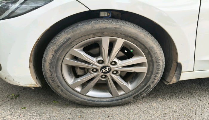 2017 Hyundai New Elantra 1.6 SX (O) AT DIESEL, Diesel, Automatic, 2,32,457 km, tyre