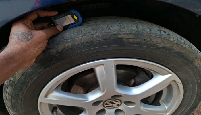 2014 Volkswagen Vento HIGHLINE DIESEL 1.6, Diesel, Manual, 1,32,412 km, tyre