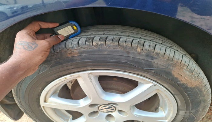 2014 Volkswagen Vento HIGHLINE DIESEL 1.6, Diesel, Manual, 1,32,412 km, tyre