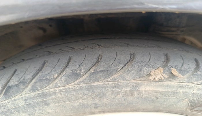 2011 Hyundai Eon MAGNA +, Petrol, Manual, 52,948 km, tyre