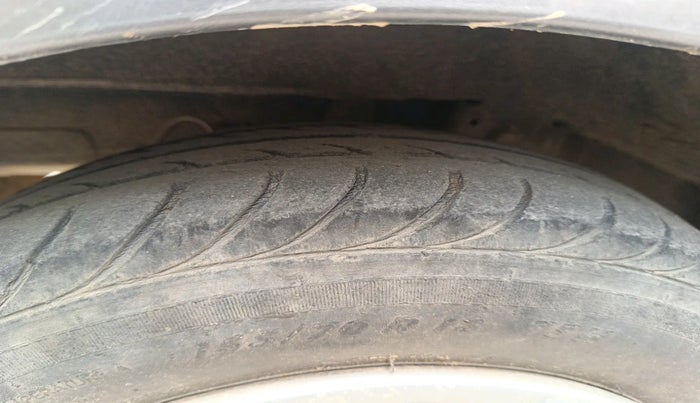 2011 Hyundai Eon MAGNA +, Petrol, Manual, 52,948 km, tyre