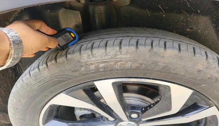 2023 MG HECTOR PLUS SHARP PRO 1.5 TURBO MT 6 STR, Petrol, Manual, 13,363 km, tyre