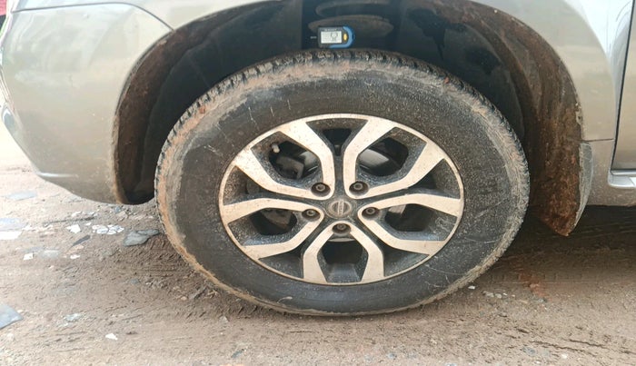 2014 Nissan Terrano XV D THP PREMIUM 110 PS, Diesel, Manual, 1,74,959 km, tyre