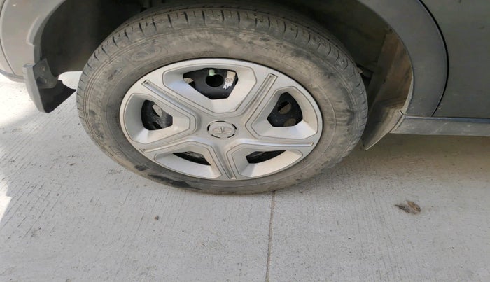 2021 Tata NEXON XMA SUNROOF PETROL, Petrol, Automatic, 55,156 km, tyre