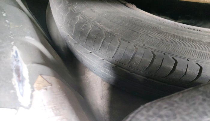 2013 Volkswagen Vento TRENDLINE DIESEL 1.6, Diesel, Manual, 1,67,944 km, tyre