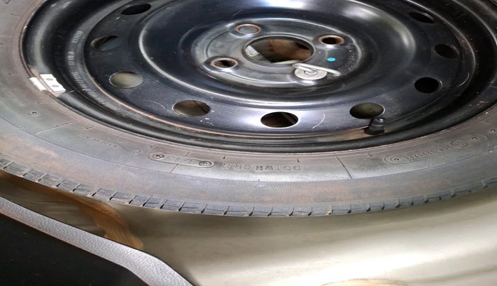 2013 Maruti Swift VXI, Petrol, Manual, 53,640 km, tyre