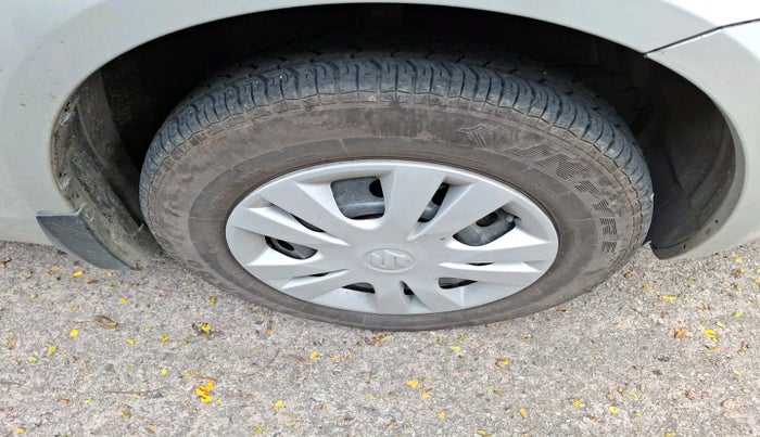 2013 Maruti Swift VXI, Petrol, Manual, 53,640 km, tyre