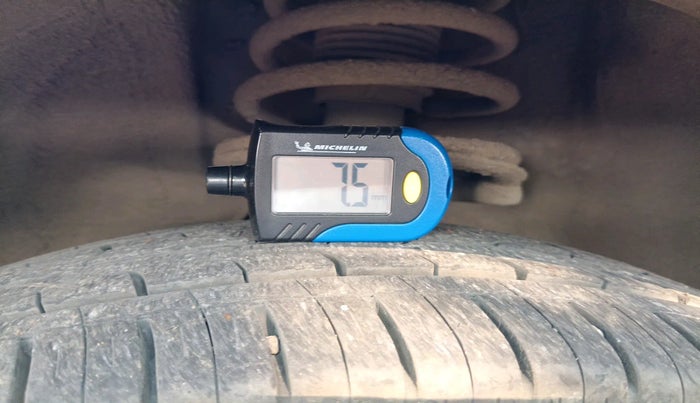 2010 Maruti Swift ZXI, Petrol, Manual, 99,346 km, tyre