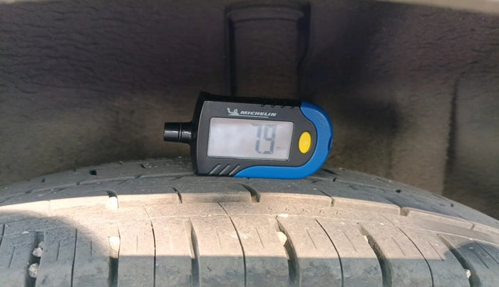 2010 Maruti Swift ZXI, Petrol, Manual, 99,346 km, tyre