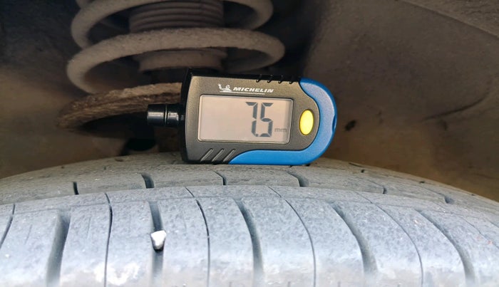 2010 Maruti Swift ZXI, Petrol, Manual, 99,346 km, tyre