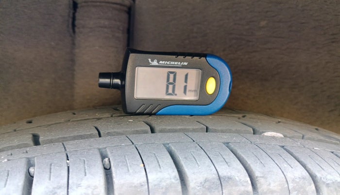 2010 Maruti Swift ZXI, Petrol, Manual, 99,346 km, tyre