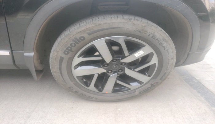 2023 Tata Harrier XZA + O 2.0L RED DARK EDITION 5 STR, Diesel, Automatic, 9,922 km, tyre