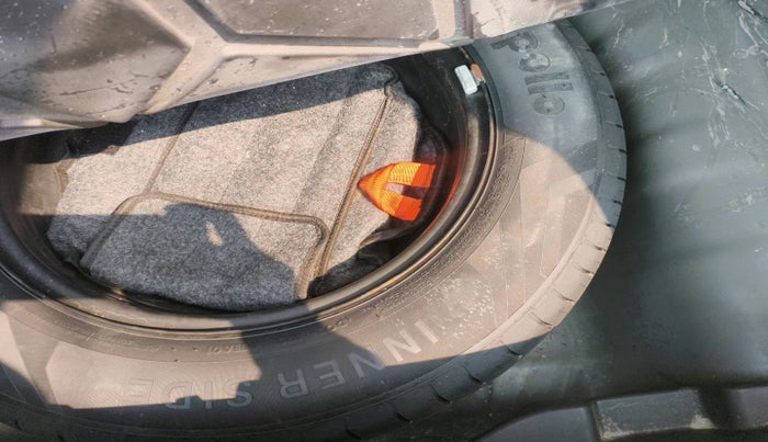 2024 Hyundai VENUE SX 1.2 PETROL, Petrol, Manual, 32,000 km, tyre