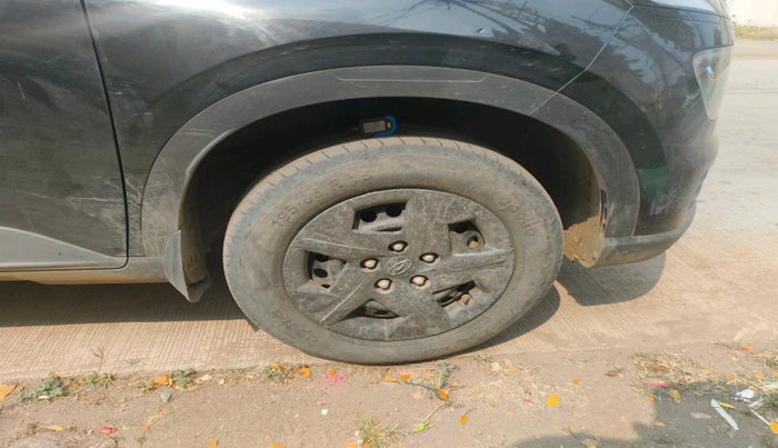 2024 Hyundai VENUE SX 1.2 PETROL, Petrol, Manual, 32,000 km, tyre